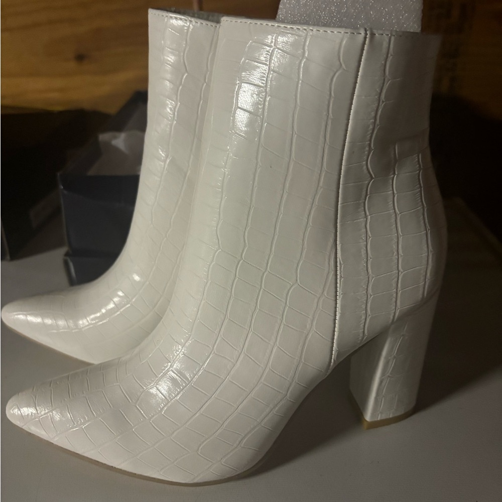 White croc. Shien booties size 7new never worn